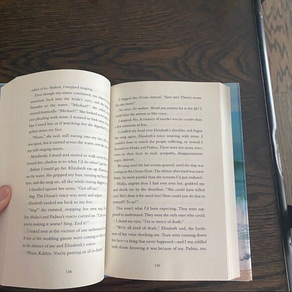 Siren book by Kiera Cass - Picture 4 of 4